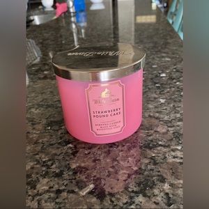 Bath & Body Works 3 Wick Candle. Strawberry Poundcake.